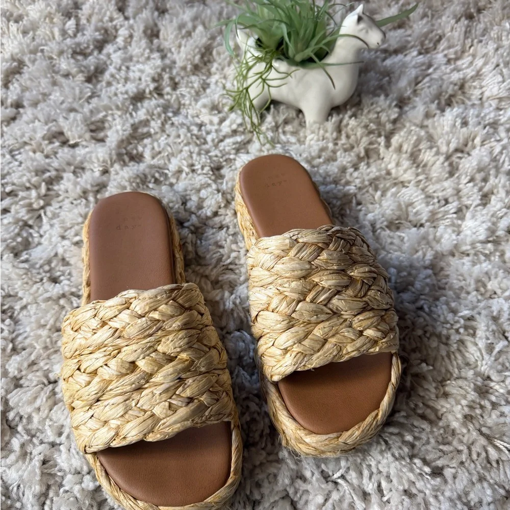 Braided a new day, bohemian style woven, super cute Tan Slide Sandals size 6.5 - Picture 1 of 4